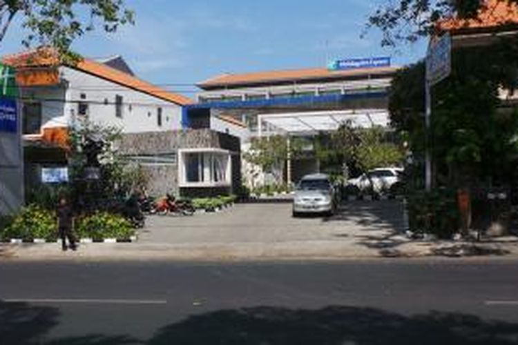 Hotel Holiday Inn Express Bali yang terletak di Jalan Raya Kuta, Bali.