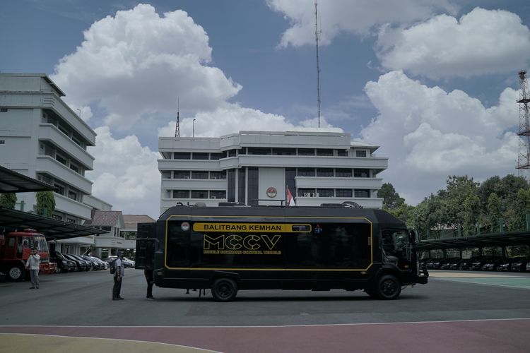 Mobile command control vehicle (MCCV)