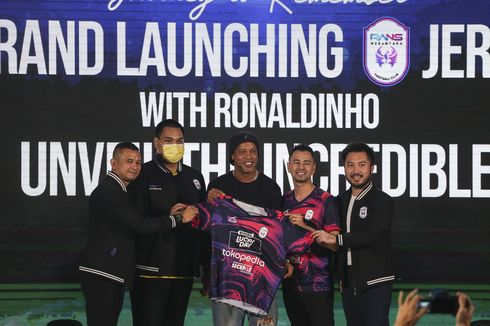 Salam Cinta Ronaldinho untuk Messi dari Indonesia