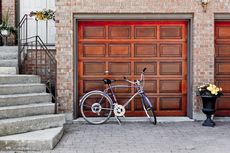 5 Hal yang Perlu Diketahui Sebelum Membeli Pintu Garasi 