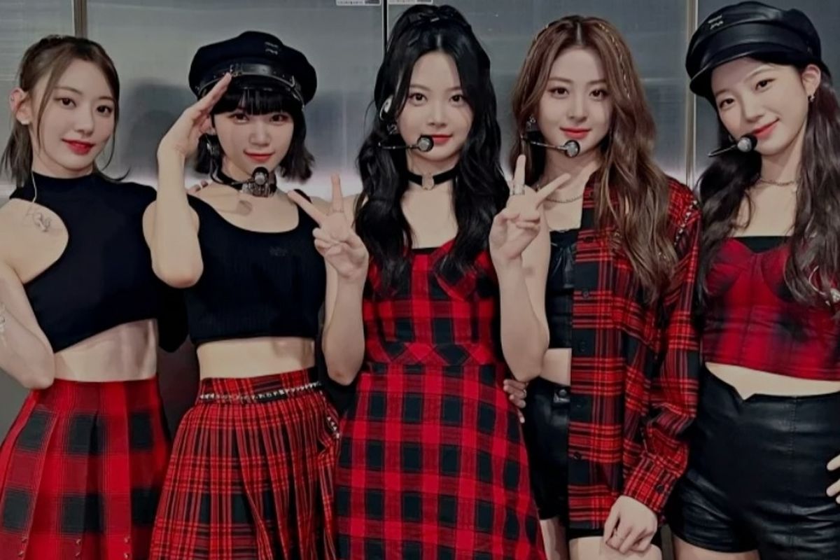 Girl group LE SSERAFIM mengumumkan nama resmi untuk fandom mereka.