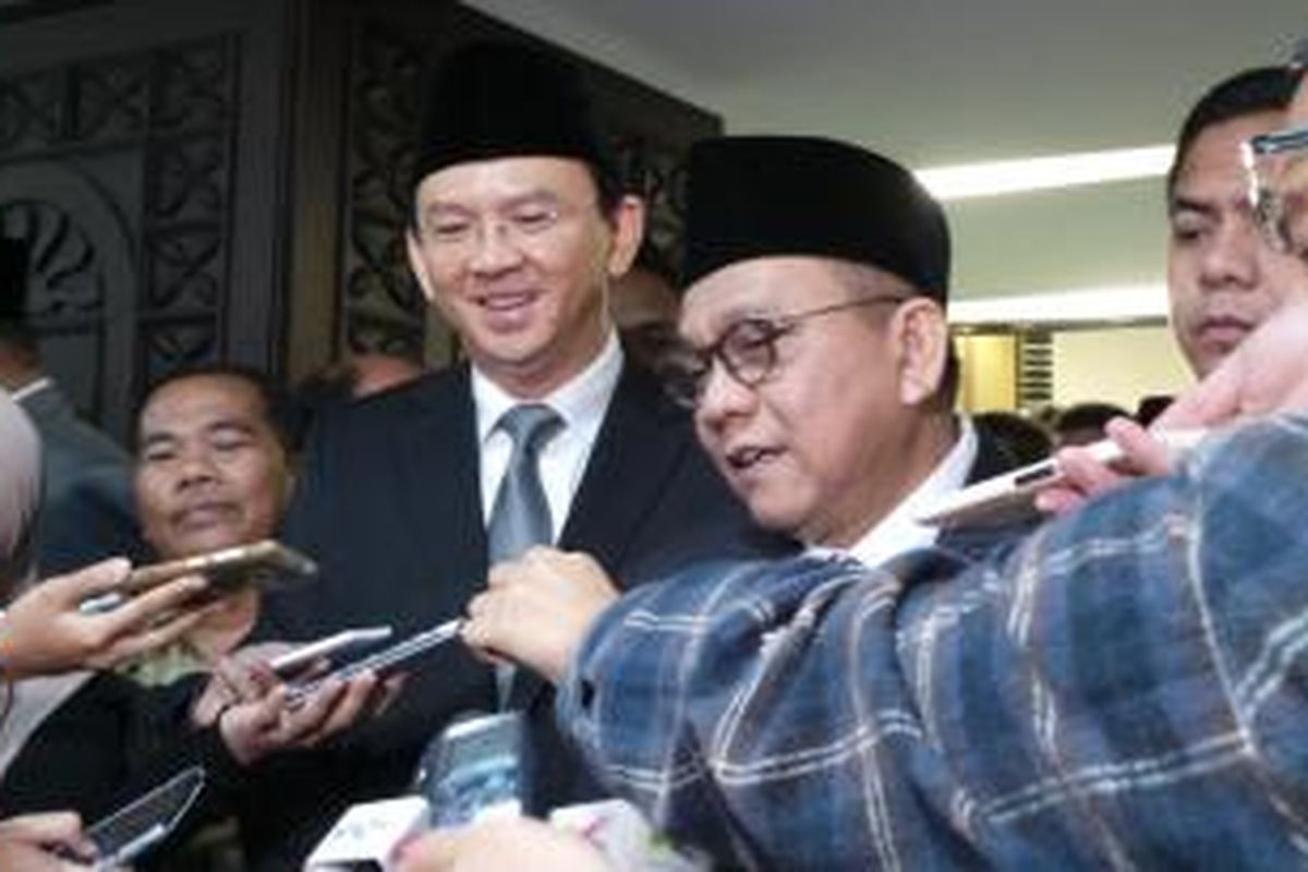 Gubernur DKI Jakarta Basuki Tjahaja Purnama bersama Wakil Ketua DPRD DKI Jakarta Mohamad Taufik seusai paripurna, di Gedung DPRD DKI, Rabu (16/9/2015).