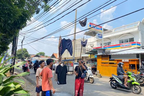 Aksi Protes, Warga Ciputat Timur Jemur Baju dan Celana Dalam di Kabel Menjuntai