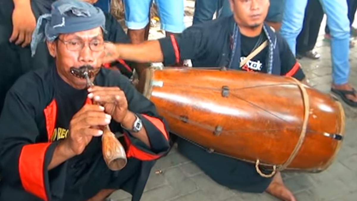 alat-musik-trompet-reog-khas-jawa-timur