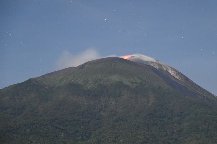 Foto Status Gunung Ile Lewotolok Turun Dari Level Siaga Ke Waspada