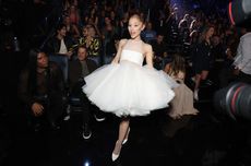 Harga Emas Dunia Cetak Rekor Lagi, Perak dan Platinum Ikut Melonjak