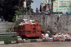 Makam Pun Jadi Tempat Pembuangan Sampah Liar