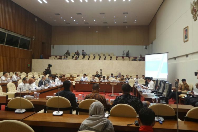 Rapat pansus hak angket KPK dan Kementerian PAN-RB di Kompleks Parlemen, Senayan, Jakarta, Senin (17/7/2017).