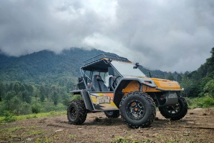 Wahana off road di kawasan Agrowisata Gunung Mas Bogor.