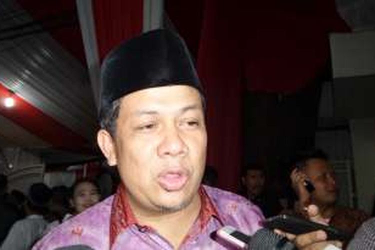 Wakil Ketua DPR RI Fahri Hamzah seusai acara haul Taufieq Kiemas dan buka bersama di kediaman Megawati Soekarnoputri di Jalan Teuku Umar, Jakarta Pusat, Rabu (8/6/2016)