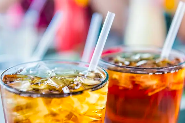 Minuman yang terbuat dari cuka dan air soda yang viral di TikTok. Sehatkah? 
