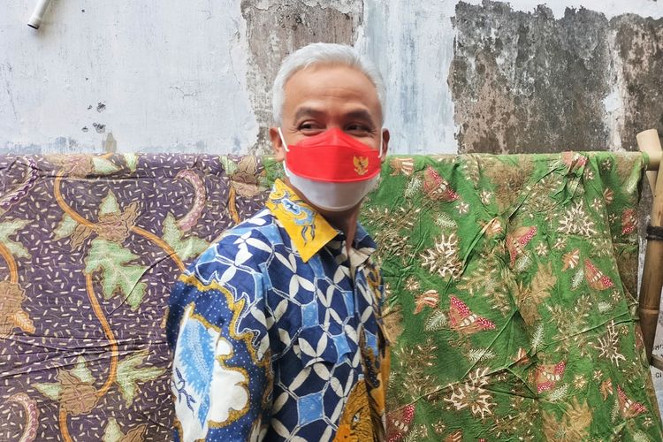 Gubernur Jawa Tengah Ganjar Pranowo melakukan blusukan di Kampung Batik Kauman, Kota Solo, Jawa Tengah, Sabtu (1/10/2022).