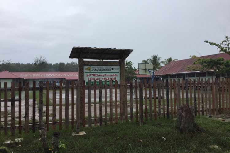 Nampak sekolah SMP YPPK Lecoq di Kampung Kokonao, Kabupaten Mimika, Papua bulan April 2022.