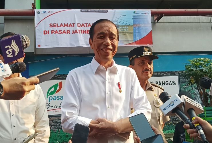 Tawa Jokowi Saat Ditanya soal Data Intelijen Partai Politik...