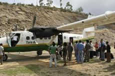 Pesawat Kecil Berpenumpang 21 Orang Hilang di Pegunungan Nepal
