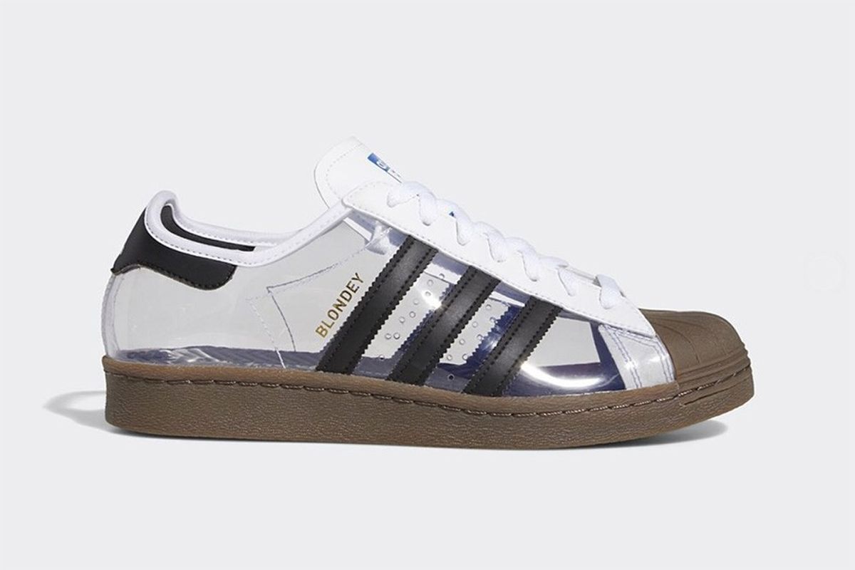 Sepatu desain tembus pandang kolaborasi antara Adidas dan pro-skateboarder Blondey McCoy