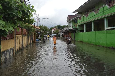 Drainase Sempit, Jalan dan Permukiman Warga di Pangkalpinang Terendam Banjir