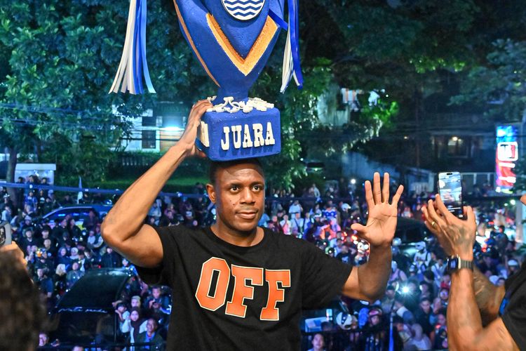 Persib juara Liga 1 2024-2025, pemain sarat pengalaman Victor Igbonefo berhasil meraih gelar kelima, tiga kali bersama Persipura Jayapura dan dua kali bersama Persib Bandung.