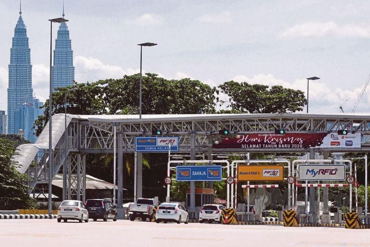 Pasangan Malaysia Bingung Saat Mudik Lebaran 2026: Lupa Tas Makeup, Pilih Pulang atau Beli Baru?