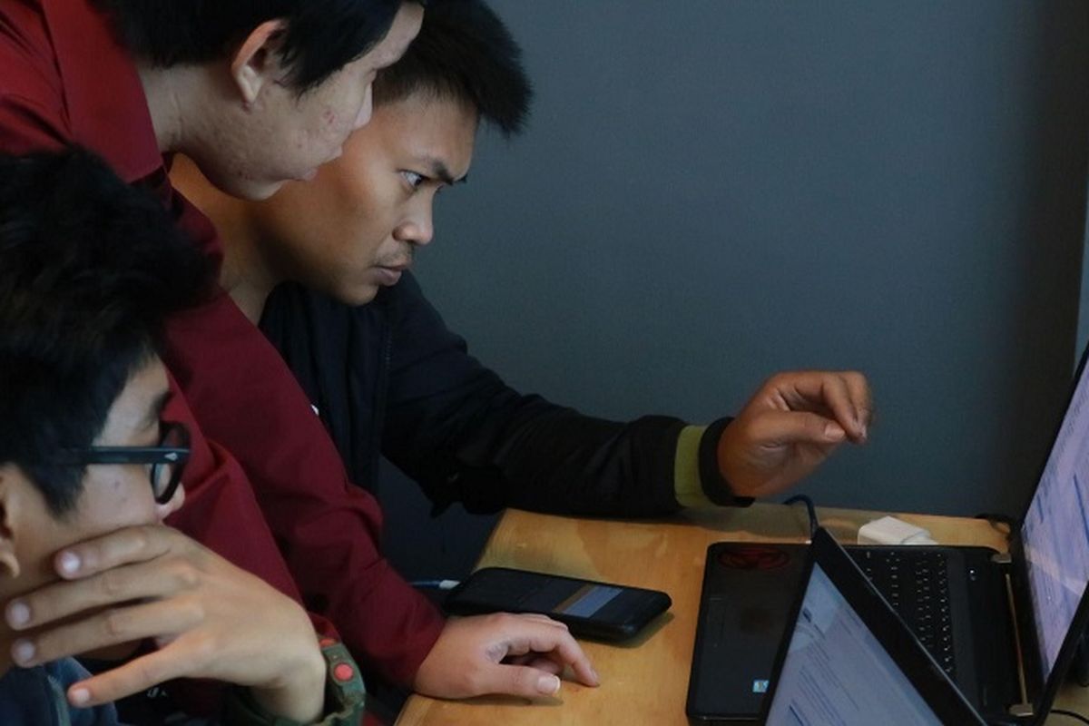 Kursus programming di Onetwocode Indonesia menggunakan sistem belajar semi-privat agar proses belajar lebih intens. 