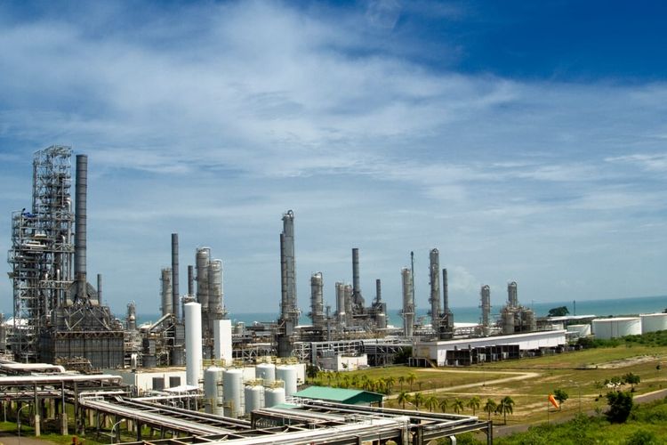 Nampak Kilang PT Trans-Pacific Petrochemical Indotama (TPPI) yang beroperasi di Tuban, Jawa Timur baru saja selesai menjalani proses peremajaan peralatan (pitstop).
