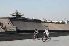 Menikmati Xi'an dari Atas Tembok Kota 