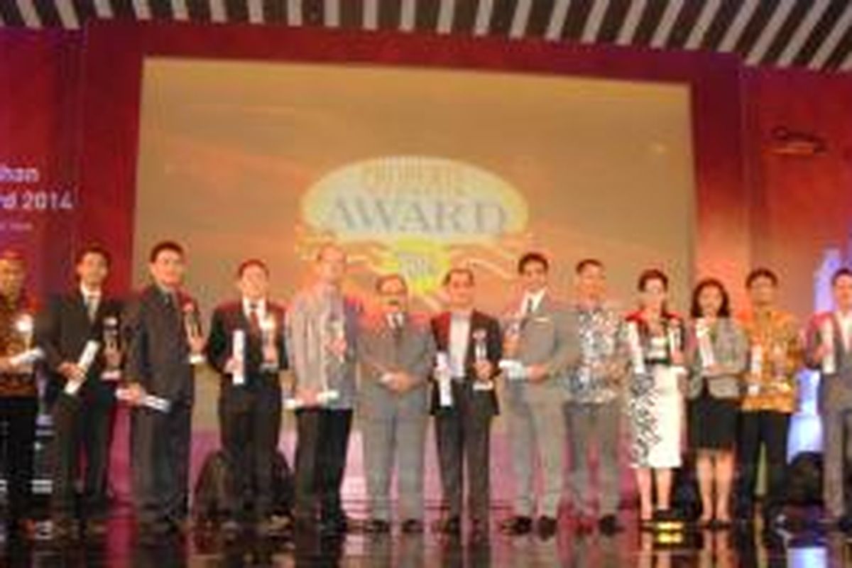 Properti Indonesia Award (PIA) 2014, Rabu (27/8/2014) menetapkan 7 kategori peraih penghargaaan, yaitu Kategori Residential Project, Commercial Project, Developer, Building Material, Property Services, penghargaan khusus Public Facility, dan kategori The Best Performance. Tampak dalam gambar para penerima penghargaan Kategori Residential Project. 