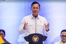 Perdana, AHY Dampingi Jokowi Tebar Sertifikat Tanah Elektronik 