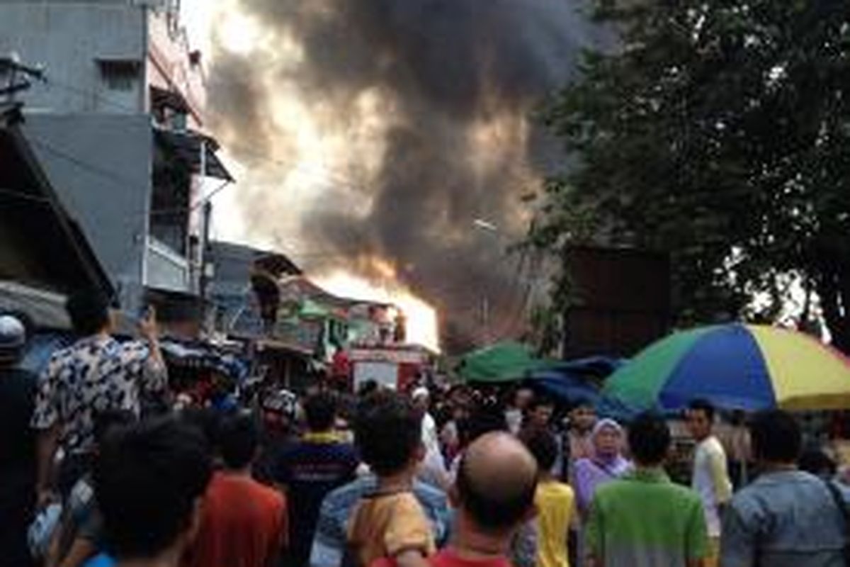Kebakaran di Tanah Abang, Jakarta Pusat, Kamis (5/3/2015).

