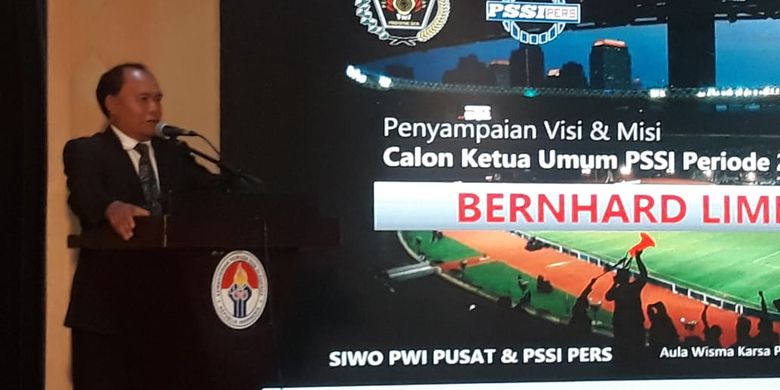 Bernhard Limbong saat pemaparan visi dan misinya sebagai calon Ketua Umum PSSI periode 2019-2023, di Wisma Kemenpora, Rabu (30/10/2019).