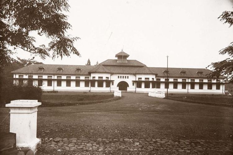 Landbouwkundige Faculteit di Bogor, cikal bakal Institut Pertanian Bogor.