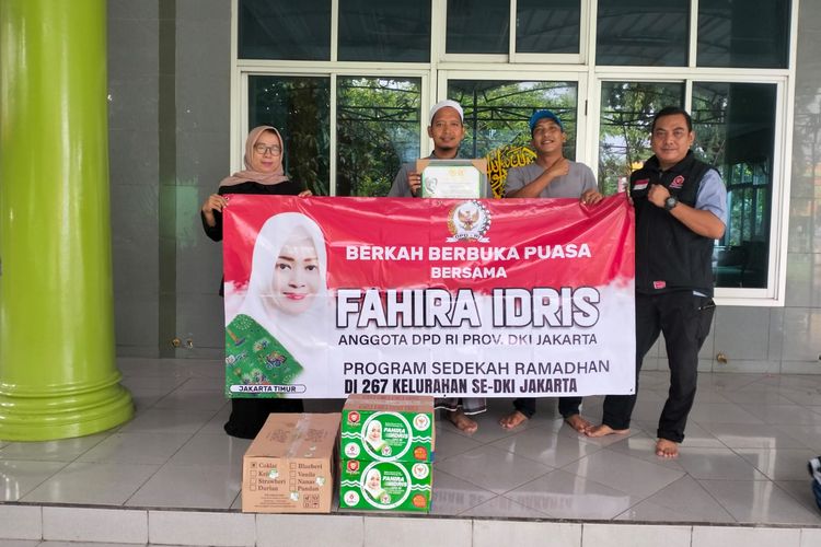 Anggota DPD RI Daerah Pemilihan (Dapil) Daerah Khusus Ibu Kota (DKI) Jakarta Fahira Idris menggelar kegiatan takjil berbuka yang disalurkan untuk 267 Mushola di 267 kelurahan yang ada di Jakarta selama Ramadhan.