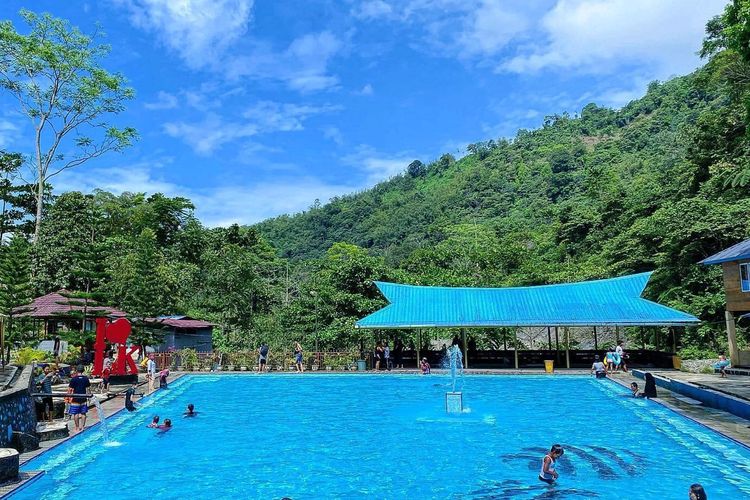 Kolam renang di Wisata Lau Kulap, Kabupaten Langkat, Sumatera Utara