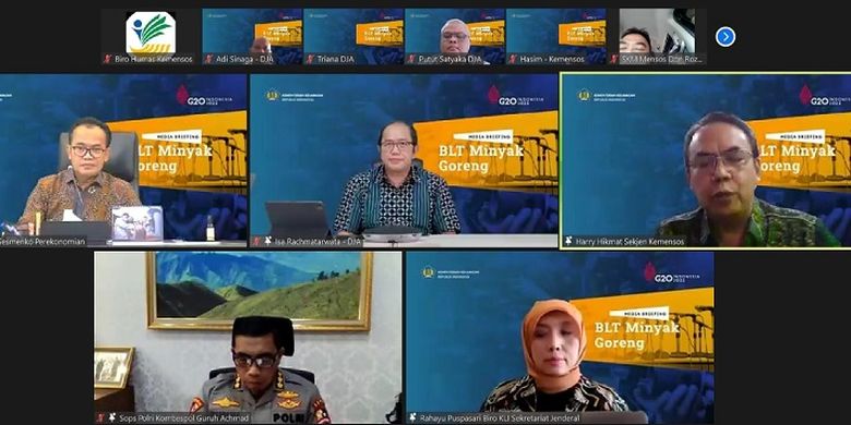 Sekretaris Jenderal (Sekjen) Kemensos Harry Hikmat beserta Sekretaris Menko Perekonomian, Direktur Jenderal Anggaran, Kementerian Keuangan, Wakil Asisten Teritorial Panglima TNI, serta Asisten Operasi Kapolri dalam acara Media Briefing BLT Minyak Goreng yang digelar oleh Ditjen Anggaran Kemenkeu secara virtual di Jakarta, Jumat (8/4/2022). 