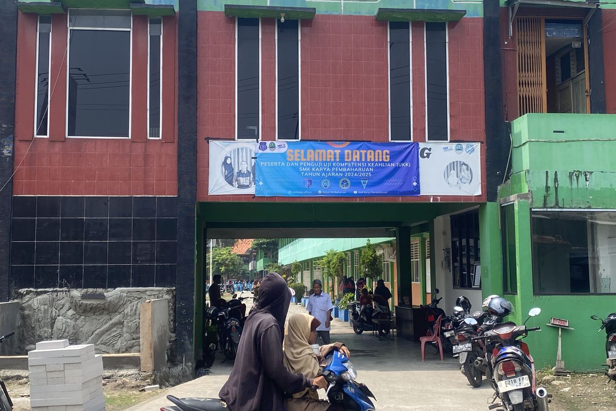 Suasana SMK Karya Pembaharuan di Kecamatan Karang Bahagia, Kabupaten Bekasi.