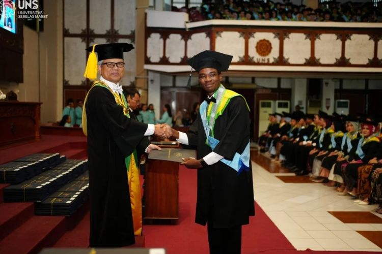 Cerita Mustapha, Mahasiswa Asal Nigeria Lulus S1 UNS dan Fasih Bahasa Jawa