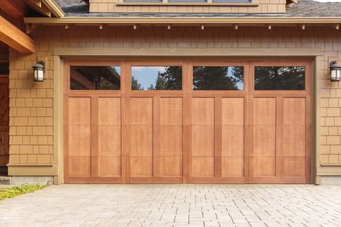 5 Ide Pintu Garasi yang Cocok untuk Rumah Modern