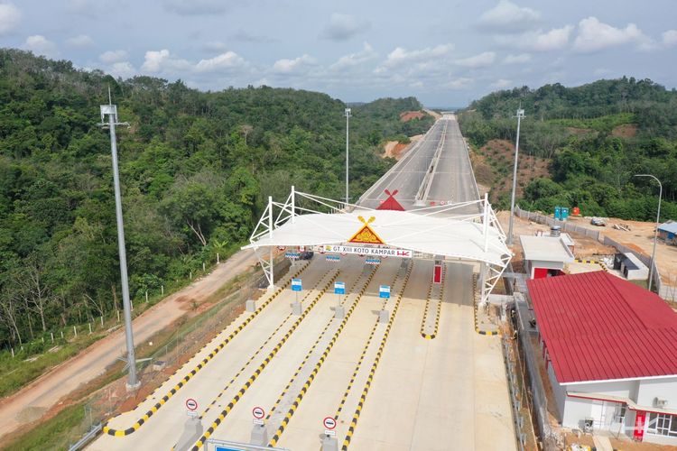 Gerbang Tol (GT) Koto Kampar yang berlokasi di ruas jalan tol Bangkinang?Pangkalan, Riau