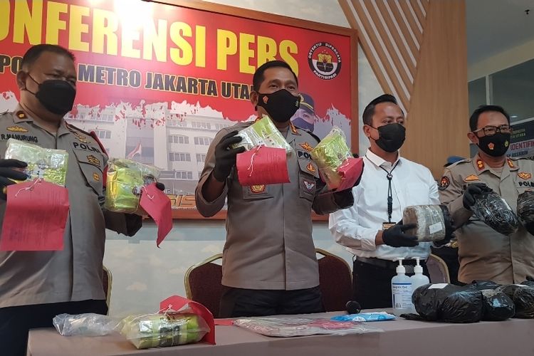 Foto Polres Jakut Ungkap Peredaran Sabu Dalam Kemasan Teh China 7666