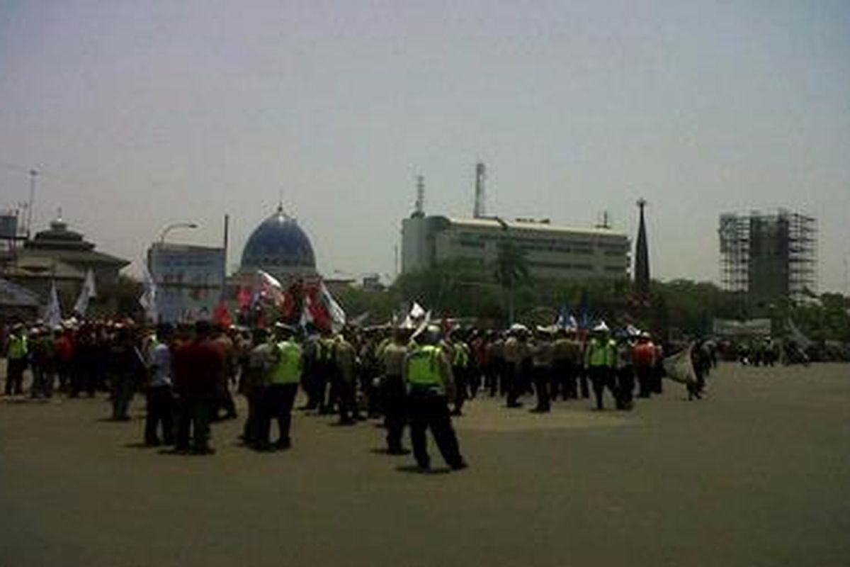 Suasana demonstrasi buruh di JICT, Pelabuhan Tanjung Priok, Selasa (27/3/2012).