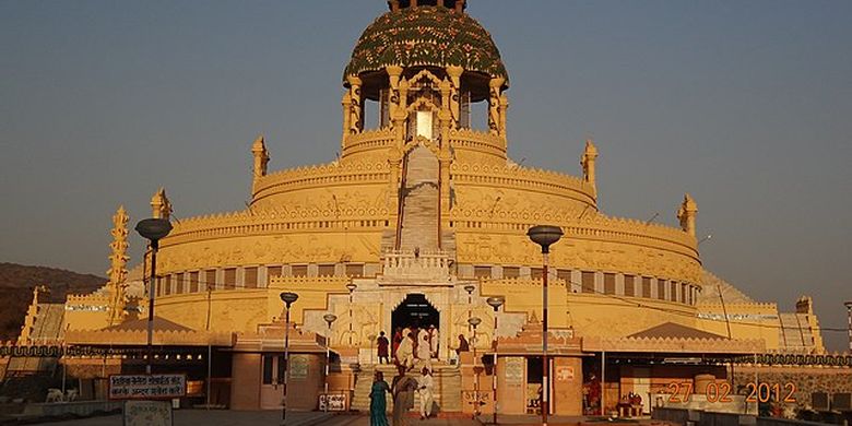 Tempat suci Jainisme di Palitana. [Via Wikimedia Commons]