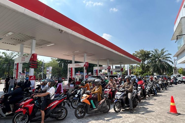 Bahlil-Pertamina Diminta Transparan soal Penyebab Harga Pertamax Naik