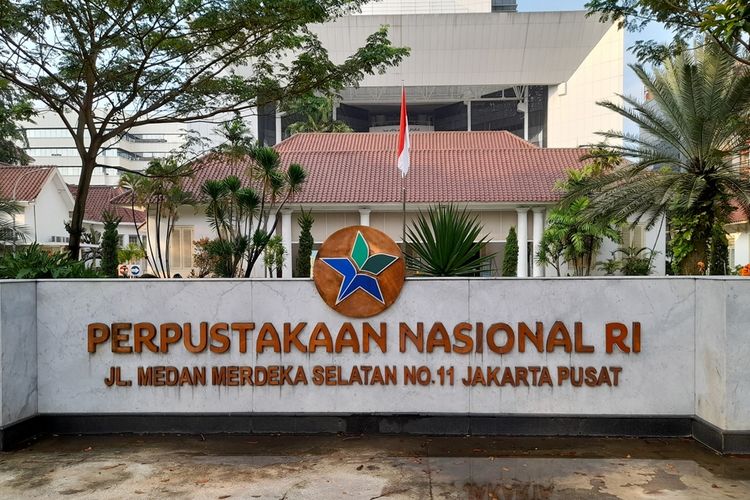 Gerbang masuk Perpustakaan Nasional.