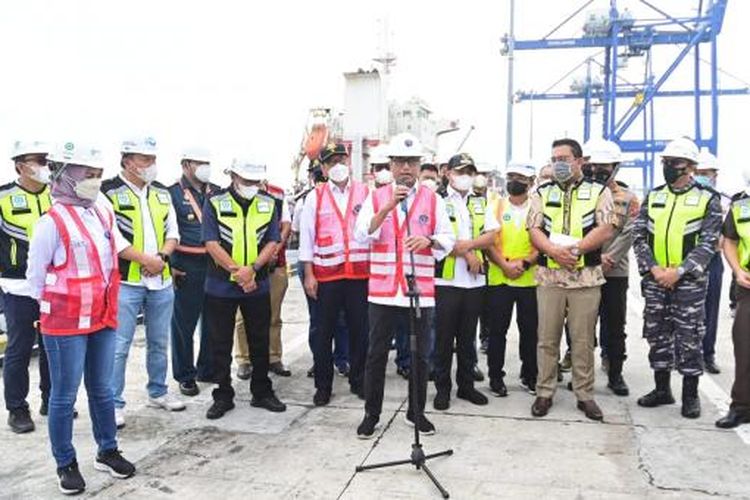 Menteri Perhubungan (Menhub) Budi Karya Sumadi saat meninjau Pelabuhan Kuala Tanjung dan KEK Sei Mangkei, Sabtu (24/09/2022).