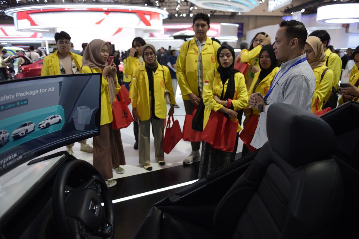 Honda mengajak beberapa mahasiswa Universitas Indonesia datang ke GIIAS 2023