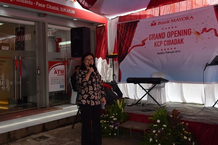 Direktur Bisnis Bank Mayora Jap Chin Phing dalam pembukaan Kantor Cabang Pembantu (KCP) di Kecamatan Cibadak, Kabupaten Sukabumi, Jawa Barat, Rabu (1/2/2018).