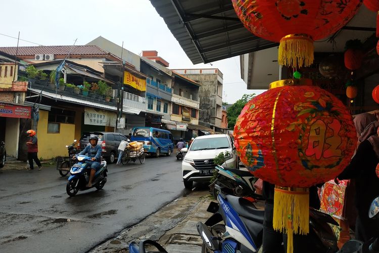Kawasan Pasar Proyek di Kota Bekasi dengan berdirinya Kelenteng terbesar, Hok Lay Kiong, dianggap sebagai wilayah pecinan di Bumi Patriot. Kawasan ini kini jadi sentra perdagangan yang penting di seantero Kota Bekasi.