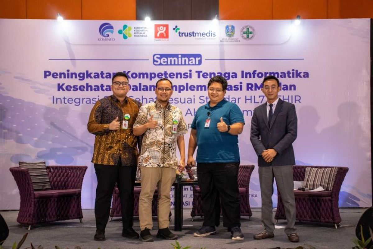 Kemenkes dan AHI menggelar seminar untuk tenaga informatika kesehatan di Hotel Mercure Grand Mirama.