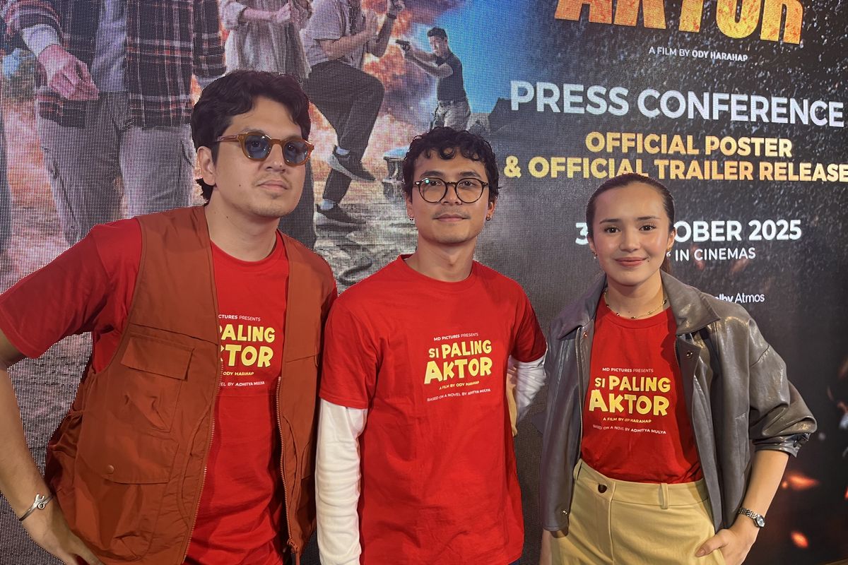 Beby Tsabina (kanan), Jourdy Pranata (tengah), Kevin Julio (kiri) di MD Pictures, Setiabudi, Jakarta Selatan, Senin (22/9/2025). 