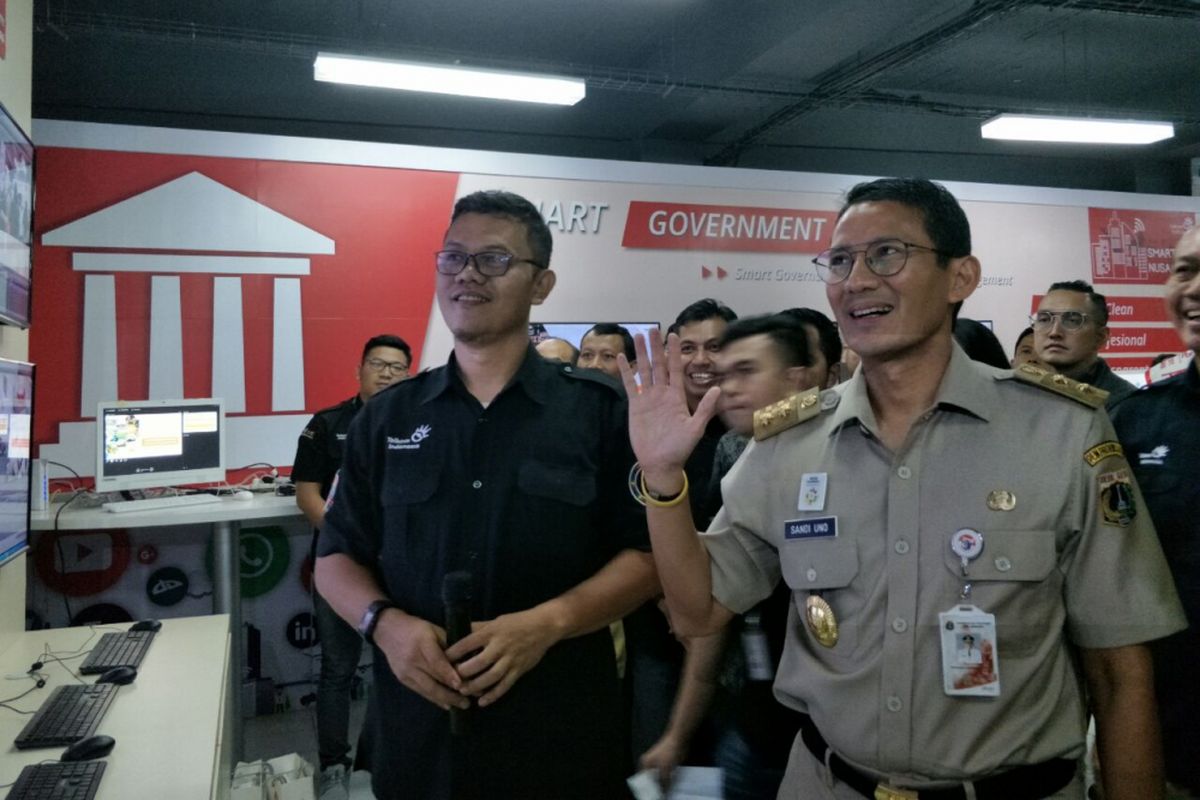 Wakil Gubernur DKI Jakarta Sandiaga Uno di Telkom Living Lab Smart City Nusantara, Jalan Gunung Sahari, Selasa (10/4/2018). 